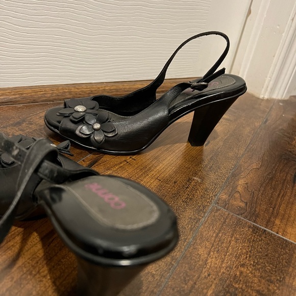 Connie Black Flower Heels - Picture 5 of 8